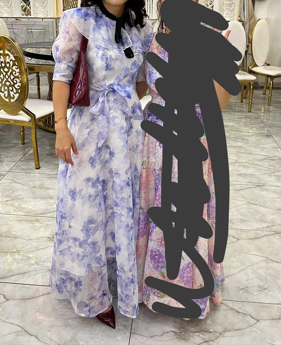 Бело-голубое платье