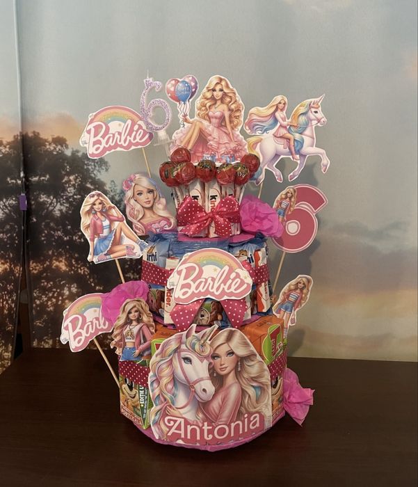 Tort personalizat din dulciuri