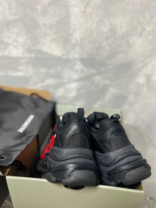 Adidasi Balenciaga Triple S Calitate Premium