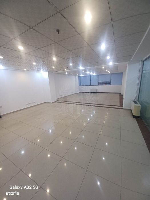 Spatii Comerciale /Birouri//Clinica// West Mall