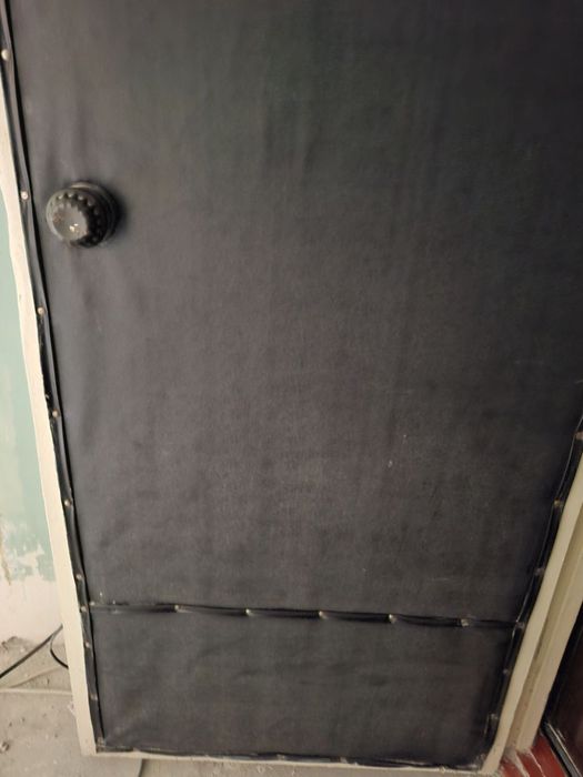 Входной дверь квартиры продается !