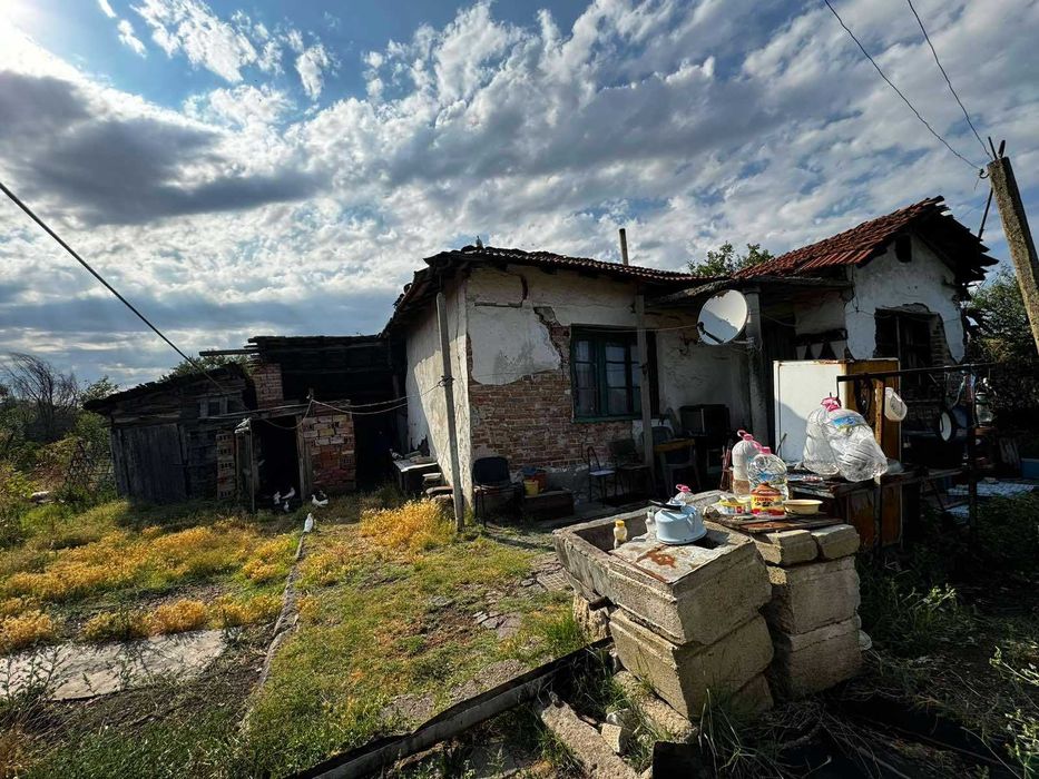 Продава се едноетажна къща