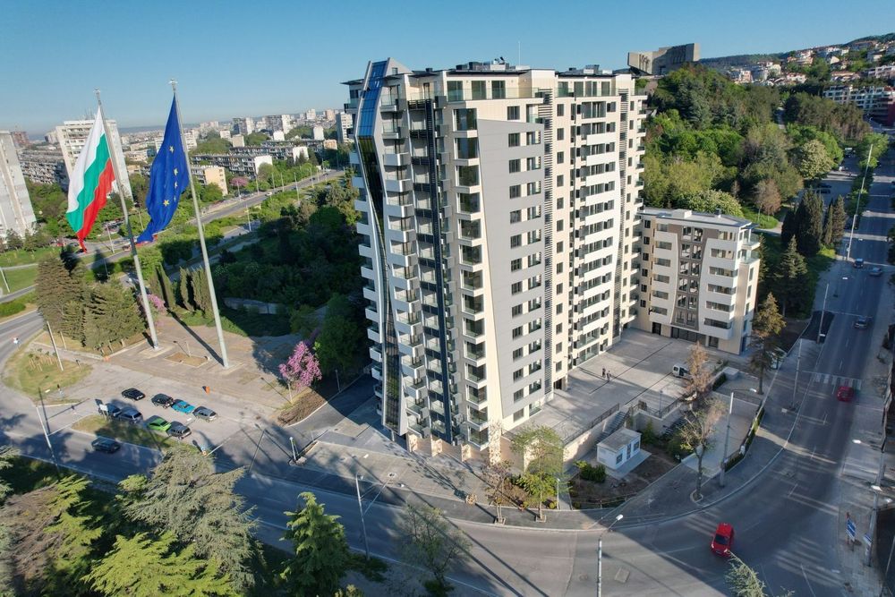 Продава се Двустаен апартамент в Варна, Бриз - 69 кв.м за 1848 €/кв.м - Снимка #2