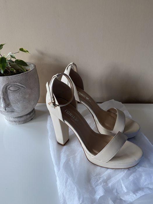 Дамски обувки на ток