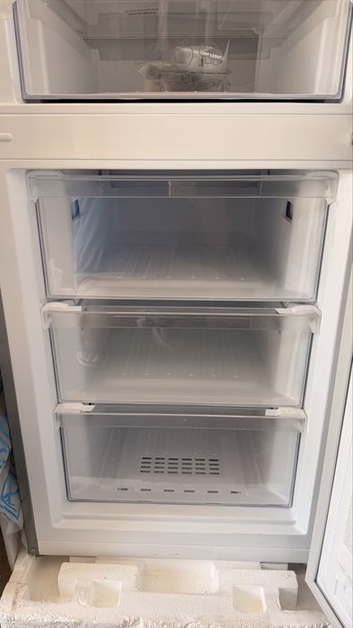 Хладилник с фризер  Low Frost | INDESIT INKS 1361 S4E 343L | ДОЛЕН ФРИЗЕР  | КЛАС E | LED | 38 dB