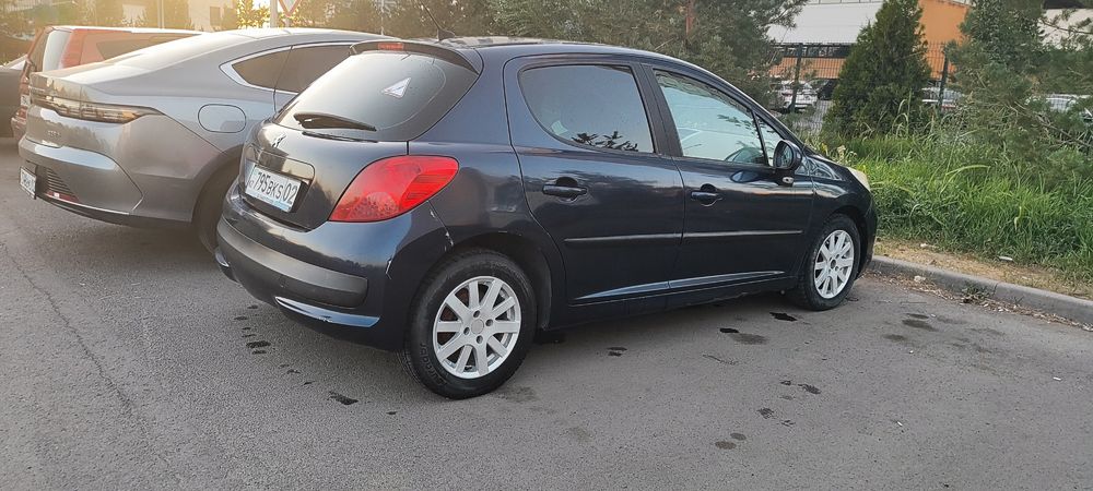 Автомобиль пежо 207