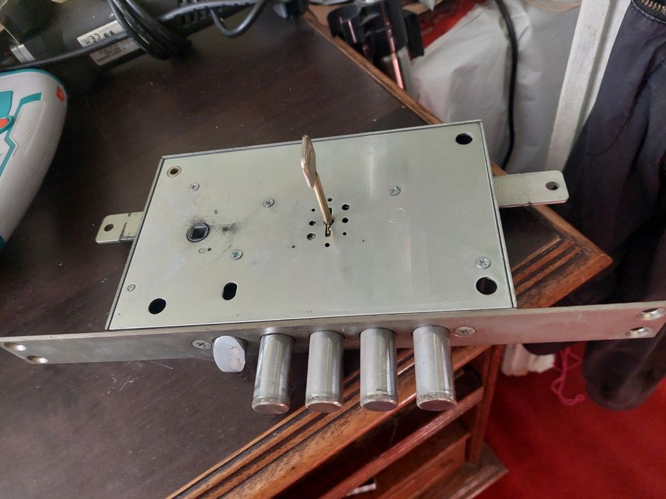 Метална врата с каса 195/82