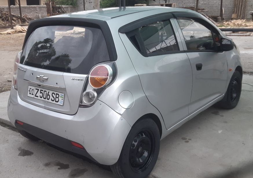 Spark 2011 srochna sotiladi