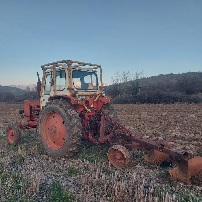 Продавам трактор ЮМЗ