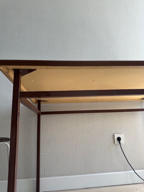 Продам кухонный стол 15 тыс