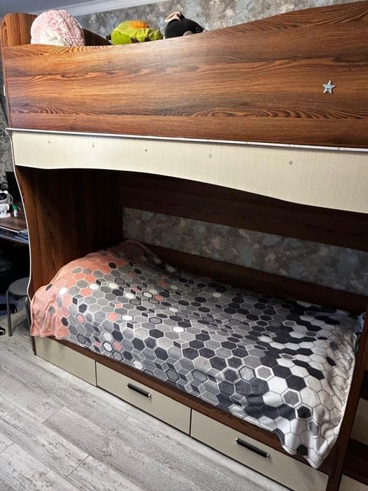 Двухъярусная кровать