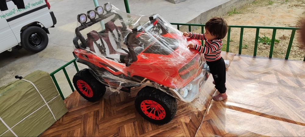 Yengi moshina sotiladi mers 50 kg gacha kotaradi