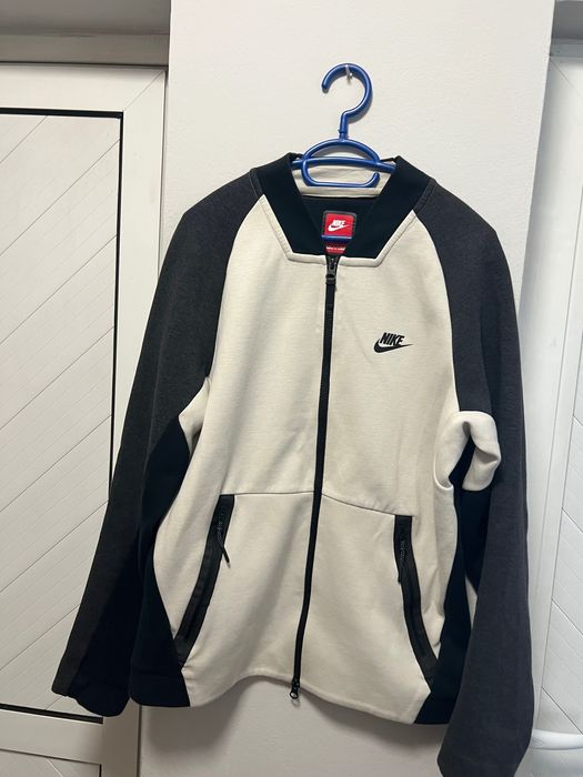 Nike Sportswear Tech Fleece Varsity Jacket in Light Bone/Black