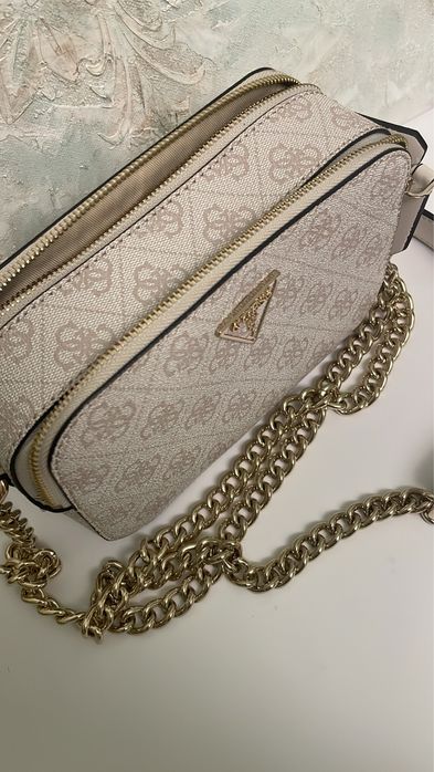 Дамска чанта  Guess