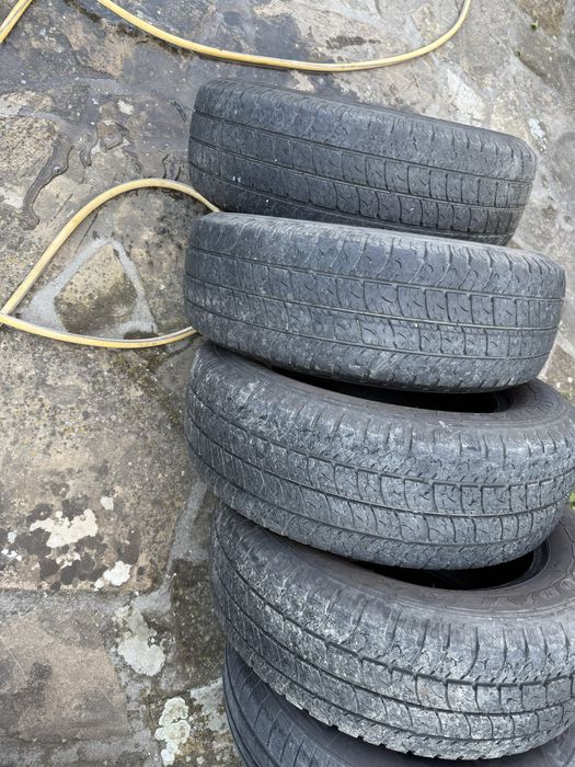 Подарявам гуми за бус 215/65/16