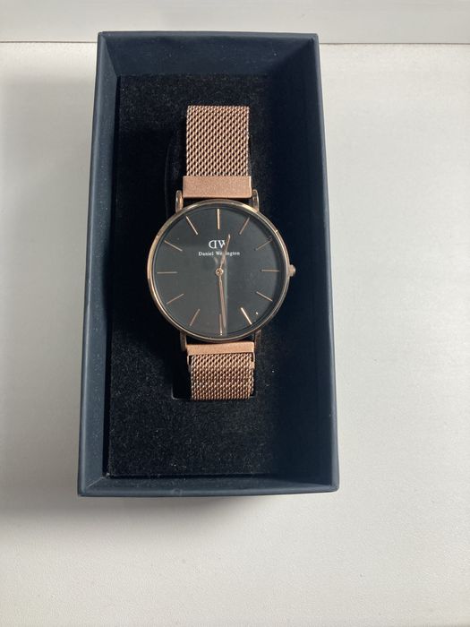 Продаю часы Даниель Веллингтон