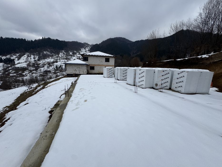 Teren 1200 mp + Proiect Casa (Radier finalizat)+ materialele incluse.