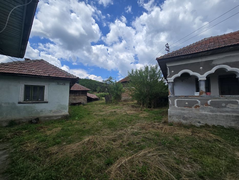 Teren  casă  si anexe