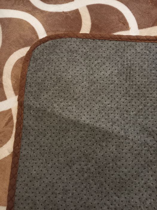 Продам ковер новый 375×195см.