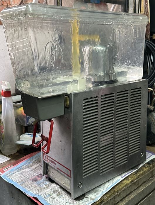 Диспенсър за сокове