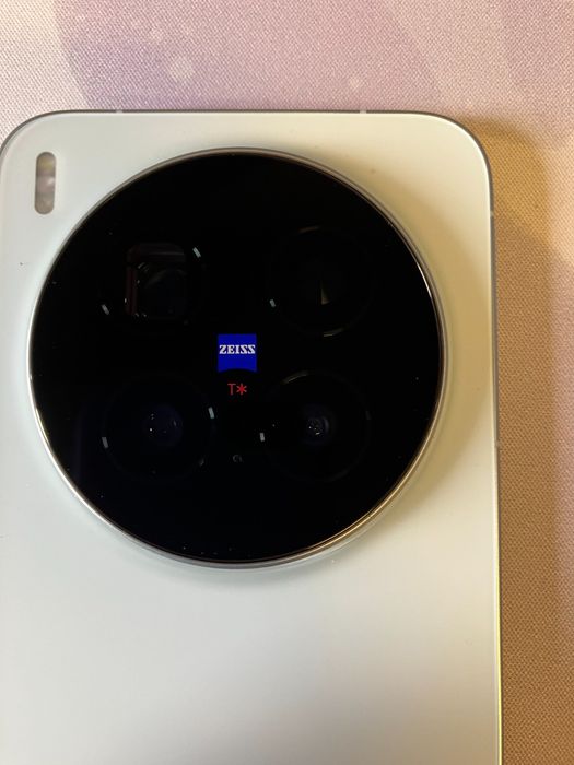 Vivo X300 Pro - Versiunea Globală - 16GB ram / 512 GB stocare - 6510 mAh - înregistrare apeluri nativ