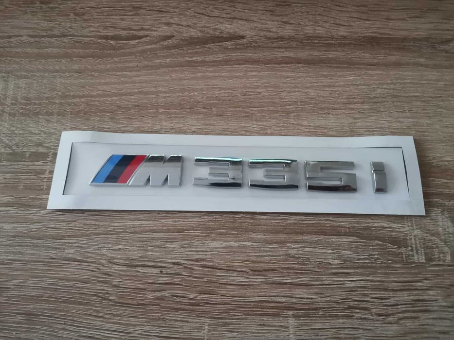BMW М335i сребрист гланц емблема