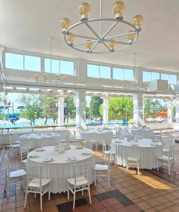 Кръгла маса 180 см или 160 см под наем