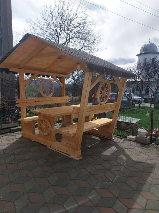 Foișoare rustice din lemn masiv