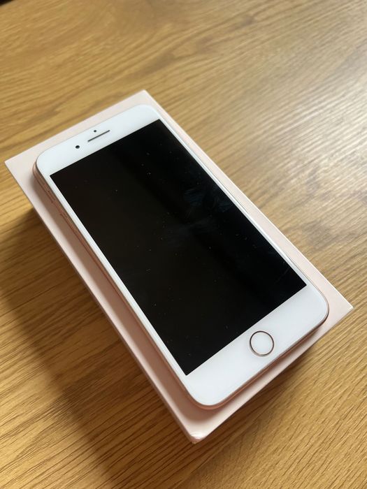 Много запазен iPhone 8 Plus 256GB Gold