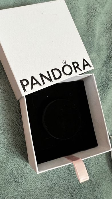 продам оригинал браслет и шармы PANDORA