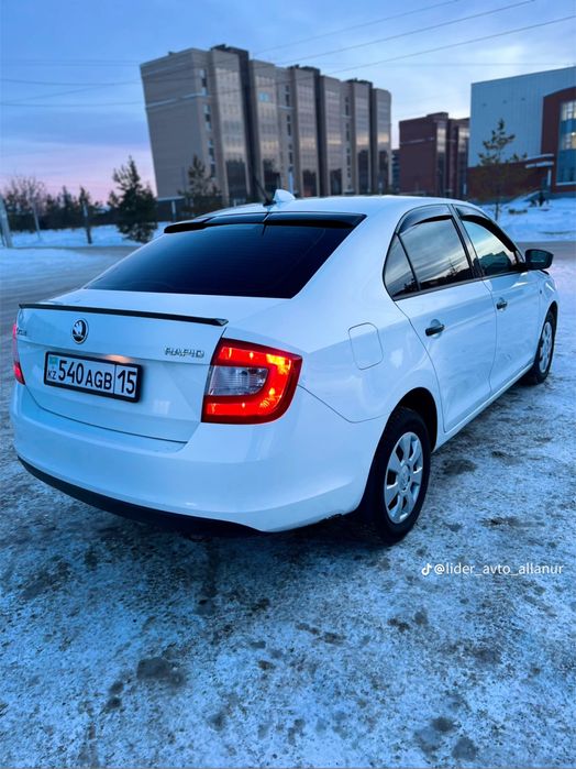 Skoda rapid 2015 года