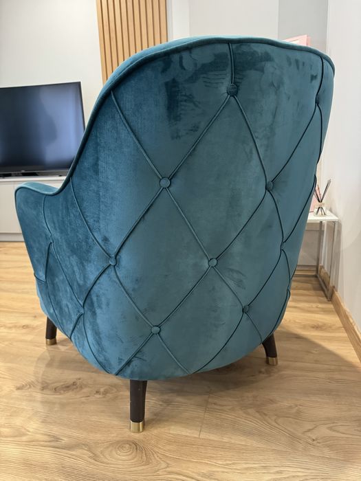 Удобен диван с кресло