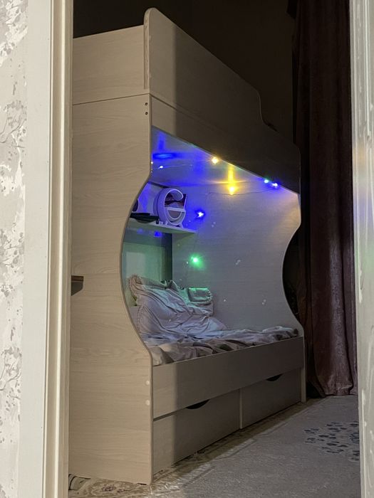 двухярусная кровать