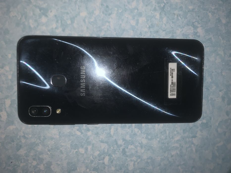 Samsung a30  garatiyasi bor