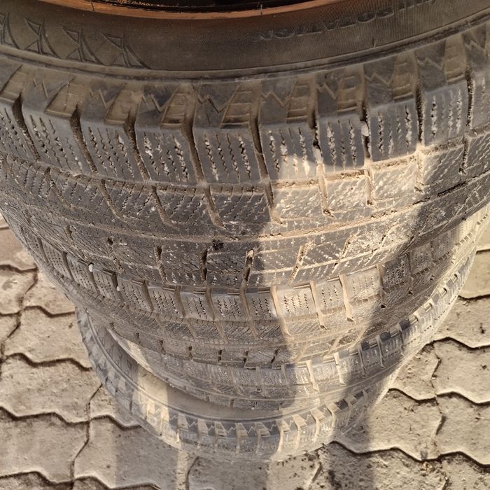 Продам зимние резины комплект4ш