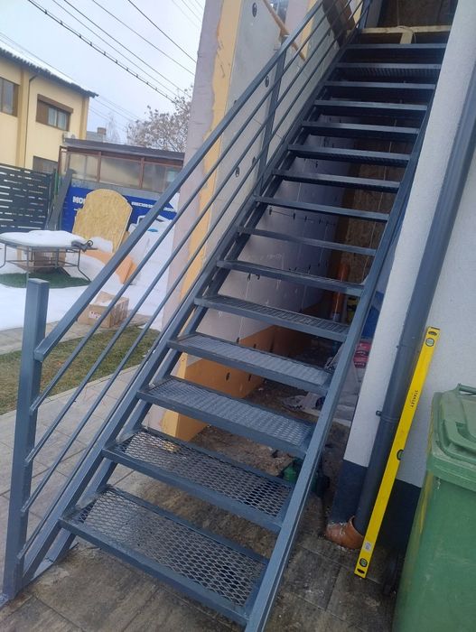 Scara exterioara fier