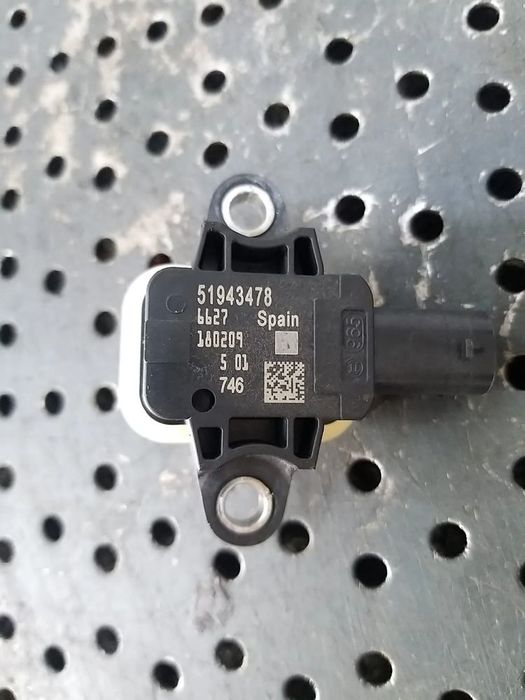 Senzor impact dreapta fata maserati ghibli m157 51943478
