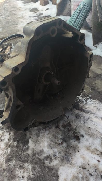 Продам МКПП Ауди 80 б3 объем 1.8