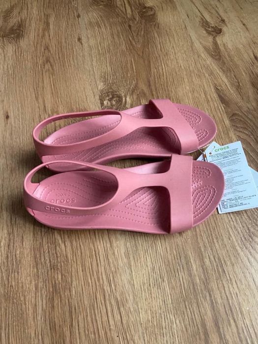 Нови, с етикет, розови, Сандали Crocs SERENA SANDAL, Размер 38-39