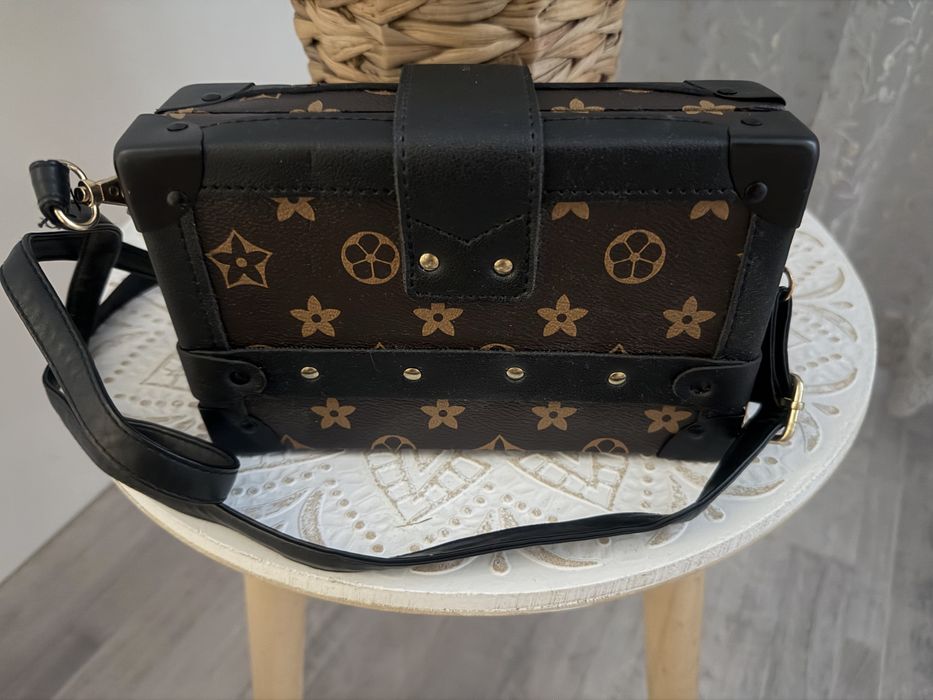 Дамска чанта  в кафяв цвят