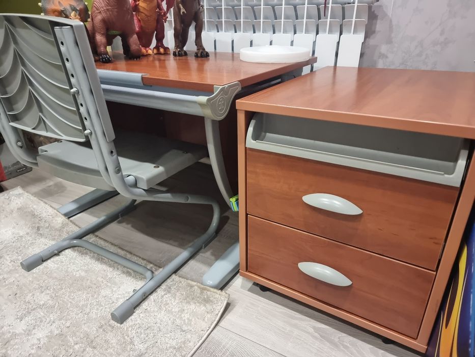 Продается кровать-машинка, растущая парта