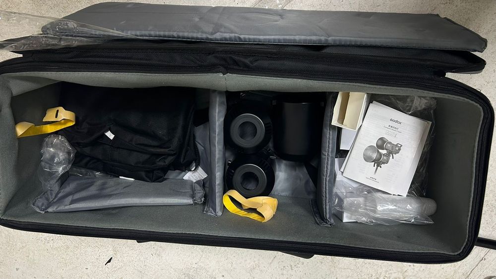 Продам импульсный свет Godox MS 300D  состояние новое все как на фото