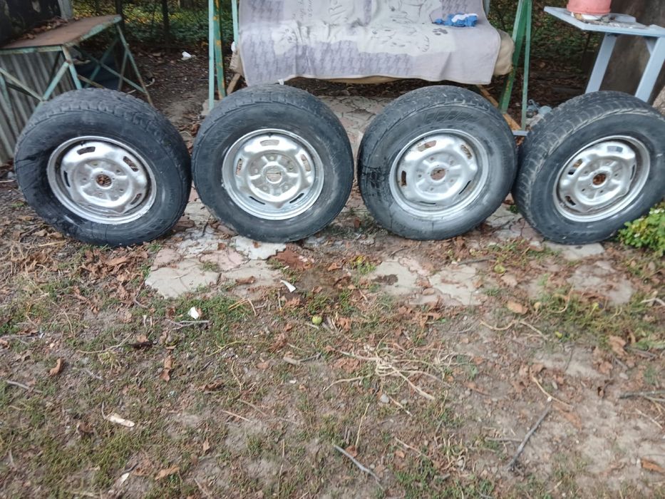 Roți complete și echilibrate Ford Transit 215/75/16-C + cauciucuri