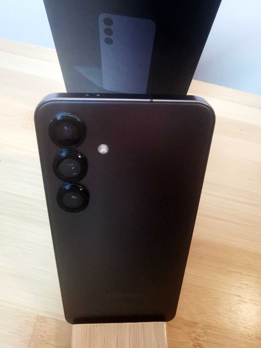 Като нов! Samsung Galaxy S24 128 в Гаранция + Калъф + Протектор