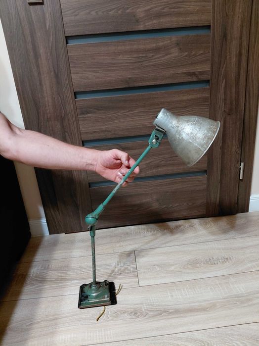 Lampă industrială articulată