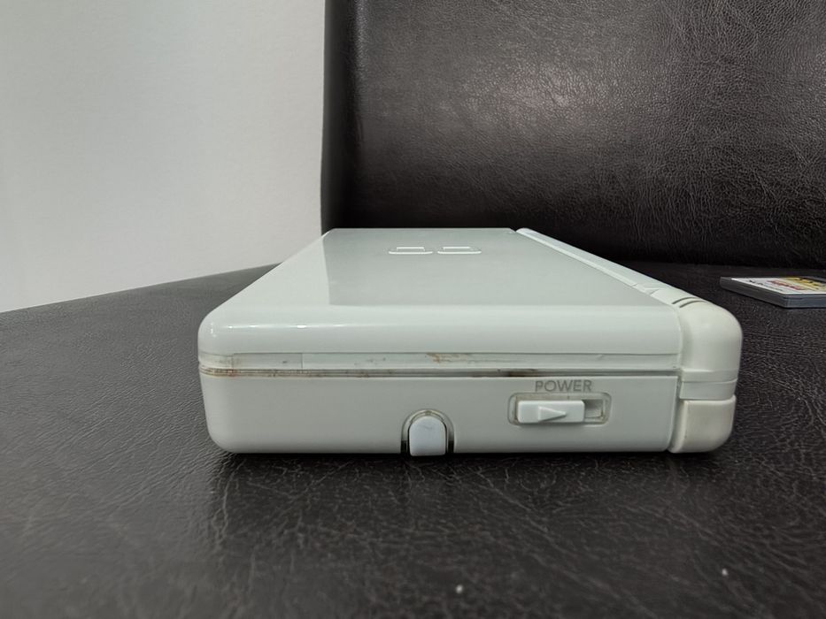 Nintendo DS Lite, alimentator original + un joc