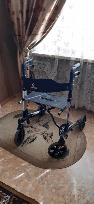 Ходунки (Роллатор) для инвалидов.