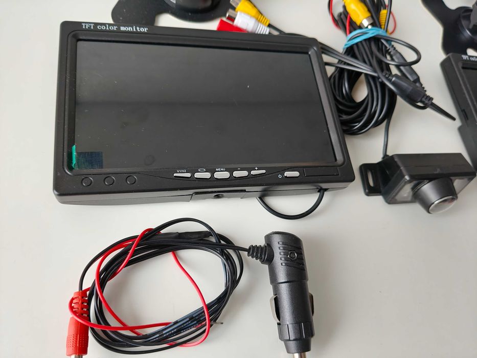 Camera video cu monitor auto
