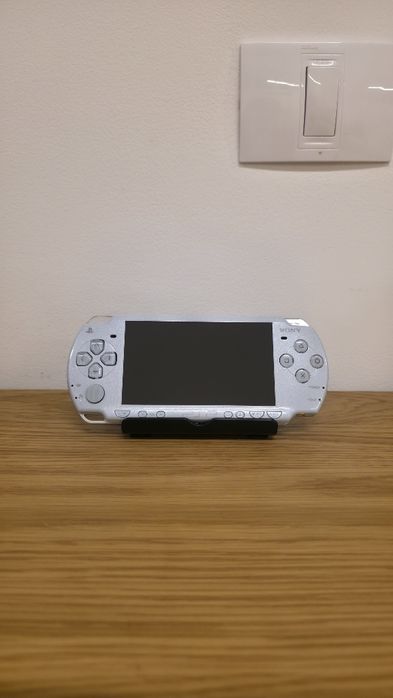 Sony PSP 2000, Modat, 550 jocuri, 9 în 1,  gata de joacă