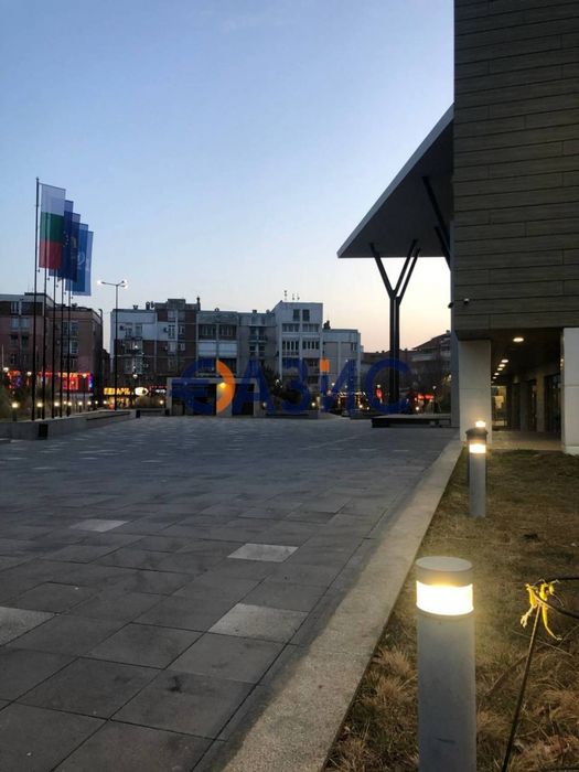 Заведение в центъра на Несебър (67 кв. м + 40 кв. м) с действащ